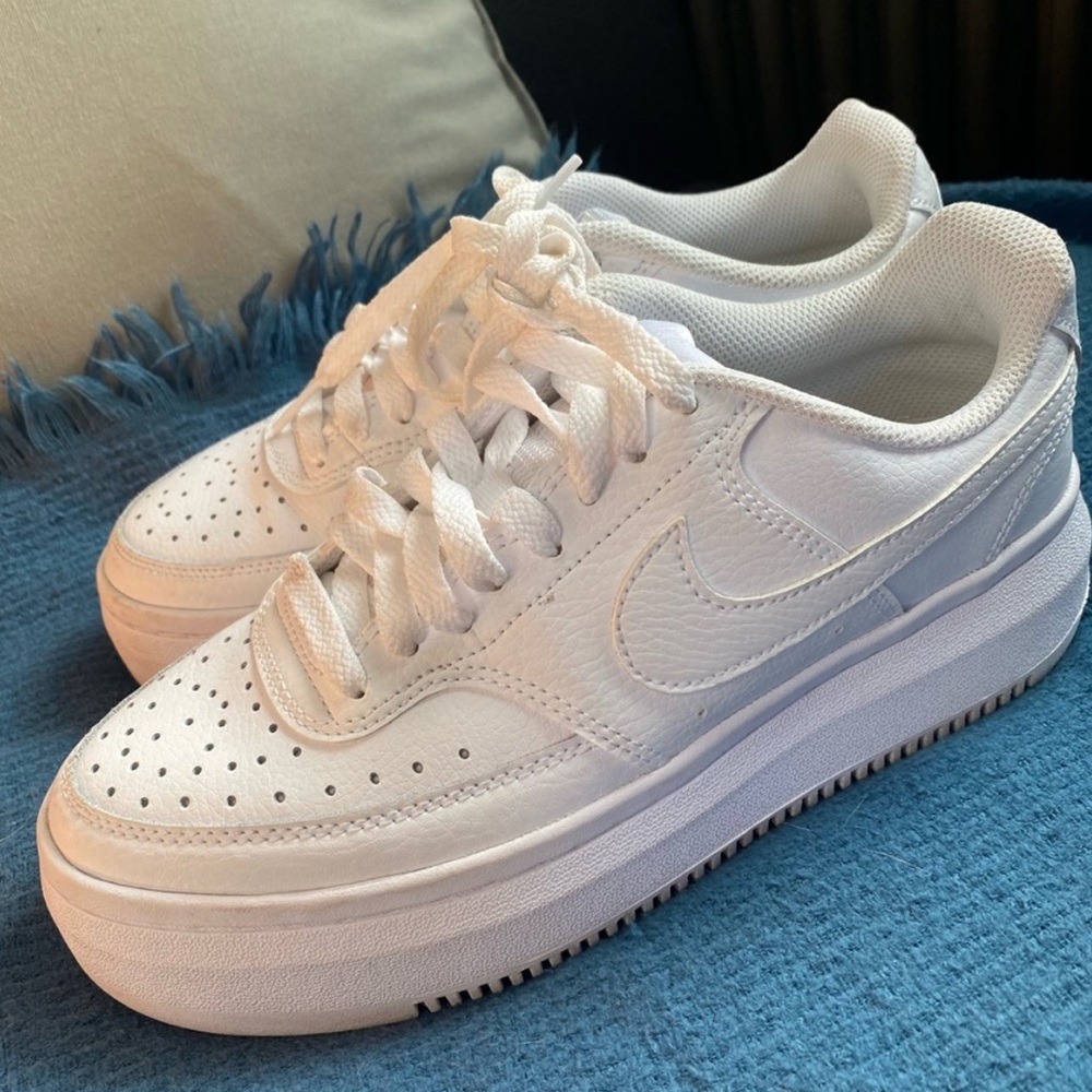 White Nike AF1